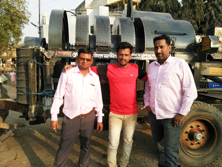 customer-with-ganga-thresher